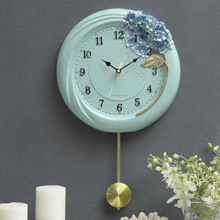 Reloj de pared con péndulo flores