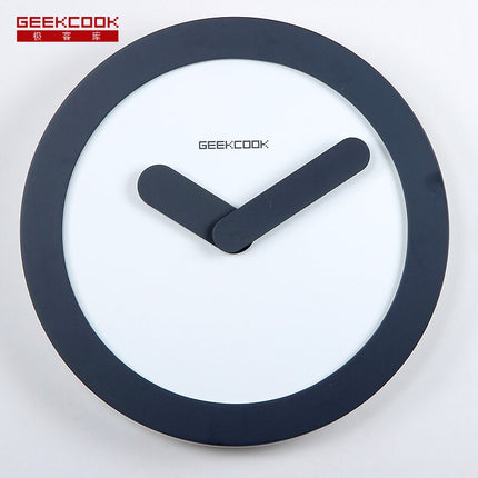 Reloj de pared con agujas gruesas