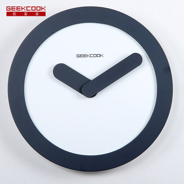 Reloj de pared con agujas gruesas