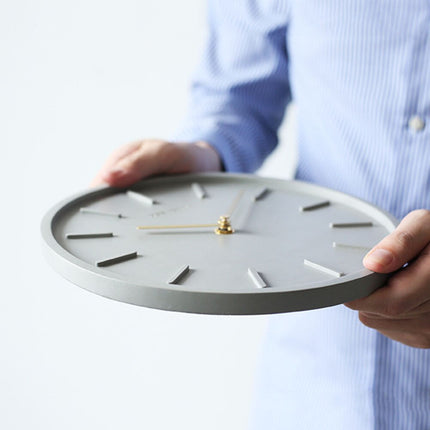 Pequeño reloj de pared estilo industrial