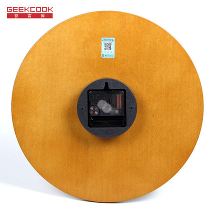 Reloj de pared con agujas gruesas