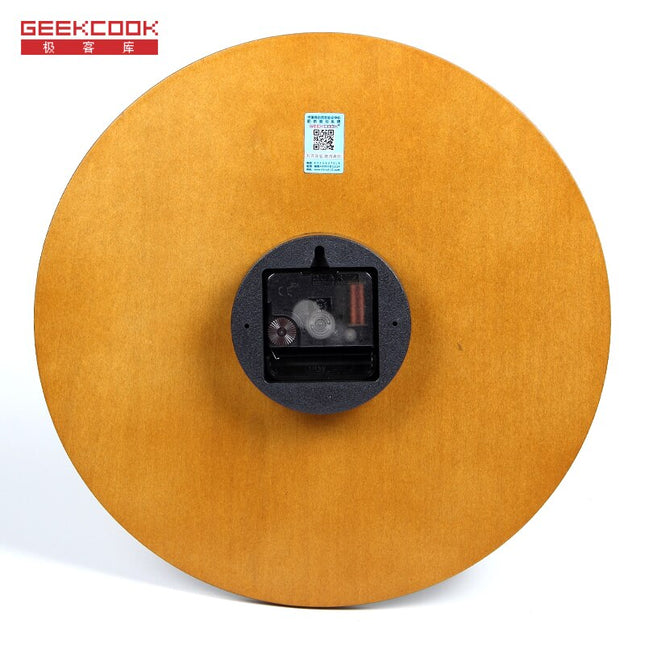 Reloj de pared con agujas gruesas