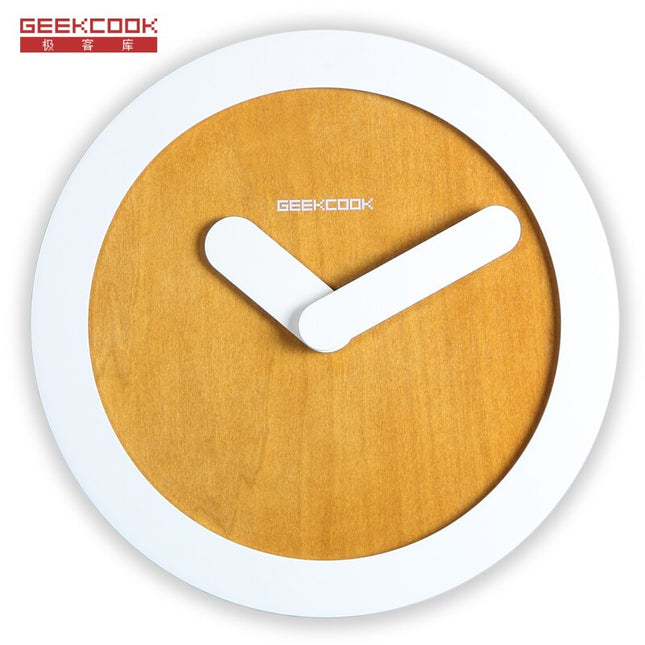 Reloj de pared con agujas gruesas