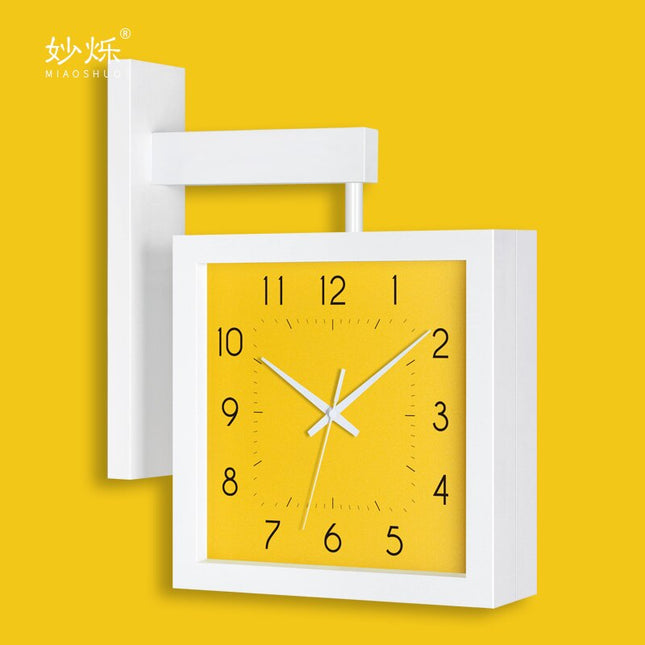 Reloj de pared cuadrado de madera