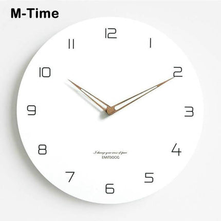 Reloj de pared de madera blanqueada