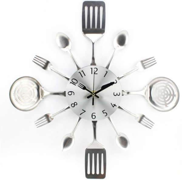 Reloj gigante de cocina con cubiertos
