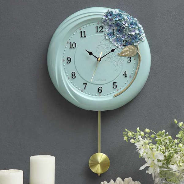 Reloj de pared con péndulo flores