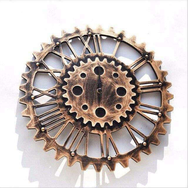 Reloj de pared retro con engranajes