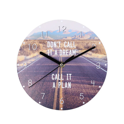 Reloj de pared de madera con frase