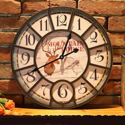 Reloj de pared vintage con mariposa