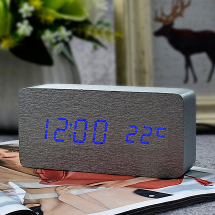 Despertador Digital Clásico de Madera