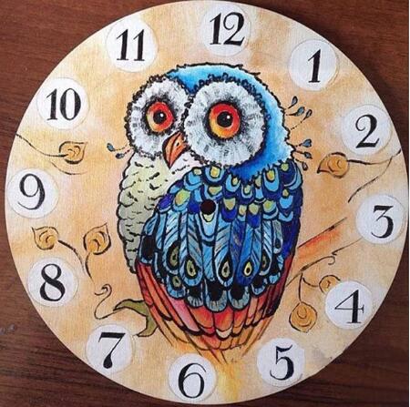 Reloj de pared rústico con flores