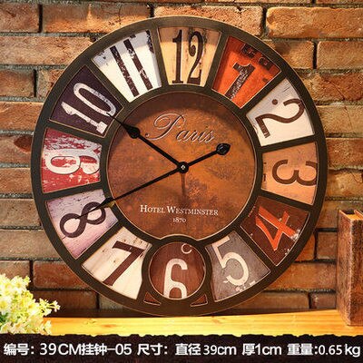 Reloj de pared vintage con mariposa