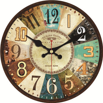 Reloj de pared de madera clásico