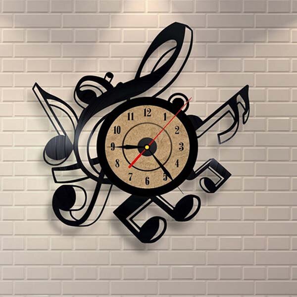 Reloj de vinilo con notas musicales