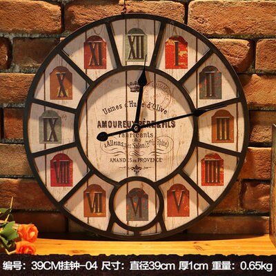 Reloj de pared vintage con mariposa