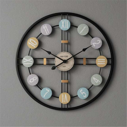 Reloj de pared industrial números coloridos