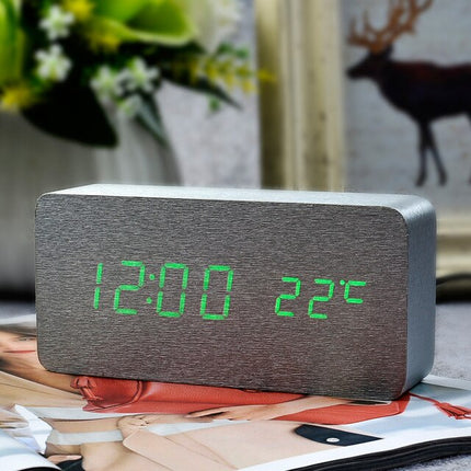 Despertador Digital Clásico de Madera