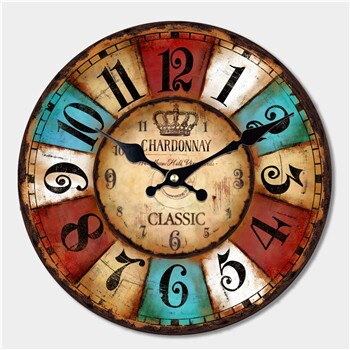 Reloj de pared de madera clásico