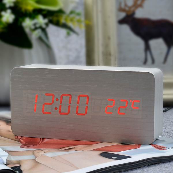 Despertador Digital Clásico de Madera