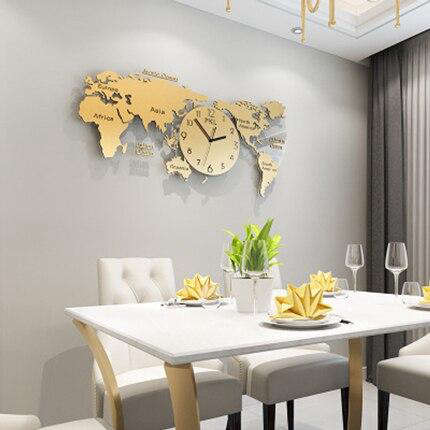 Reloj de pared gigante con mapamundi