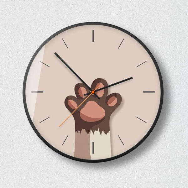 Reloj de pared moderno con pata gato