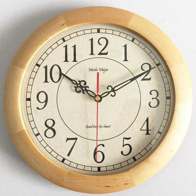 Reloj de pared de madera antiguo