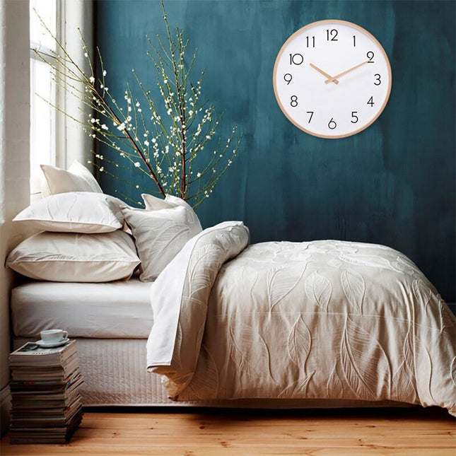 Reloj de pared de madera nórdico