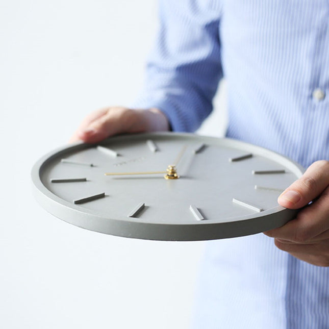 Pequeño reloj de pared estilo industrial