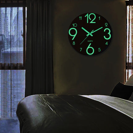Reloj de pared de madera luminoso
