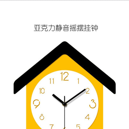 Reloj de pared amarillo con péndulo