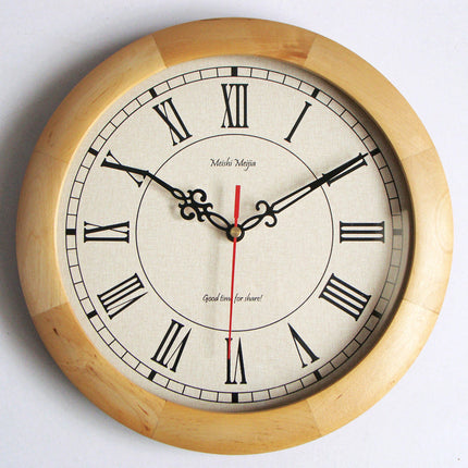 Reloj de pared de madera antiguo