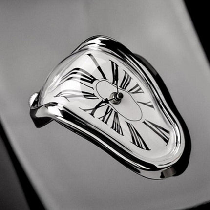 Reloj de sobremesa derretido estilo Dalí
