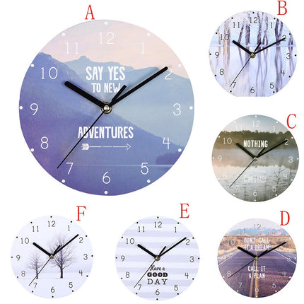 Reloj de pared de madera con frase