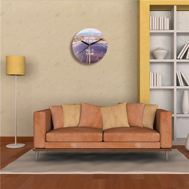 Reloj de pared de madera con frase