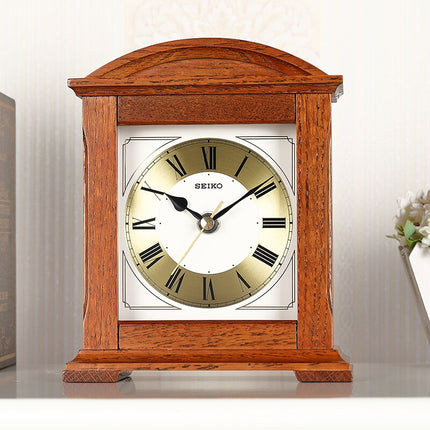 Reloj de mesa de madera clásico