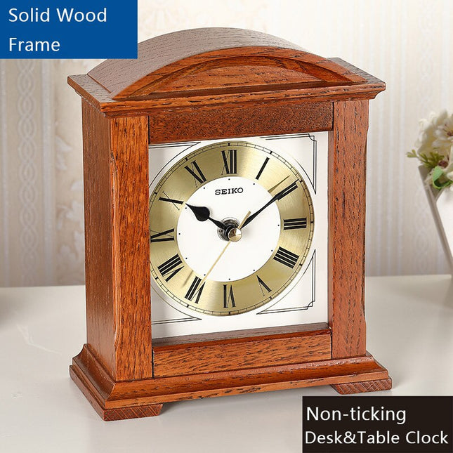 Reloj de mesa de madera clásico