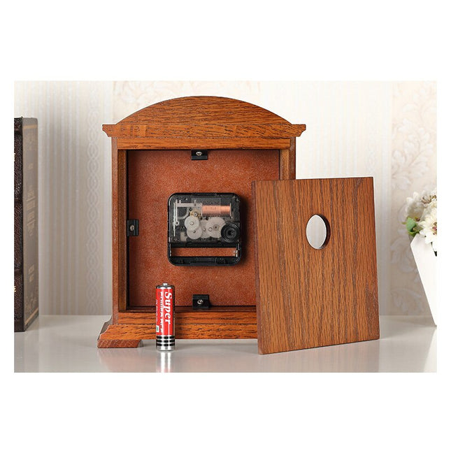 Reloj de mesa de madera clásico