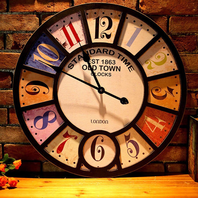 Reloj de pared vintage con mariposa