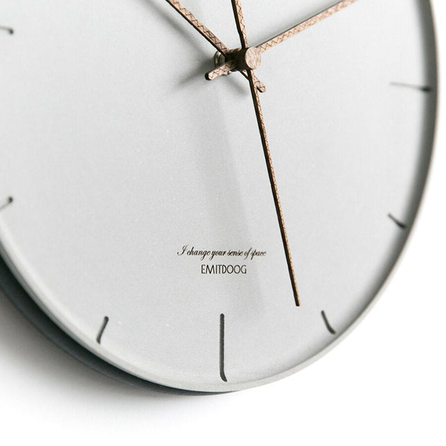 Reloj de pared minimalista color gris