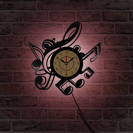 Reloj de vinilo con notas musicales