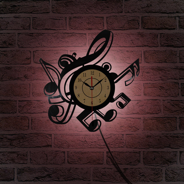 Reloj de vinilo con notas musicales
