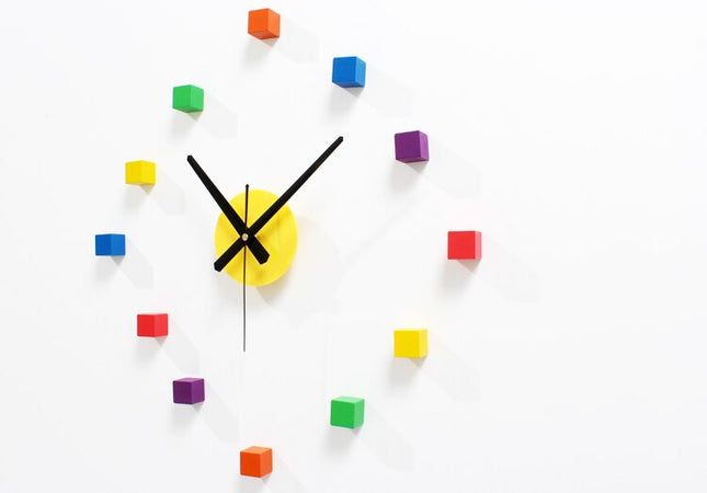 Reloj de pared cubos de colores