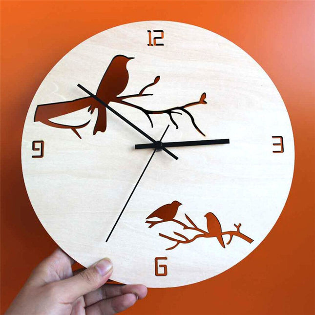 Reloj de pared de madera con pájaros