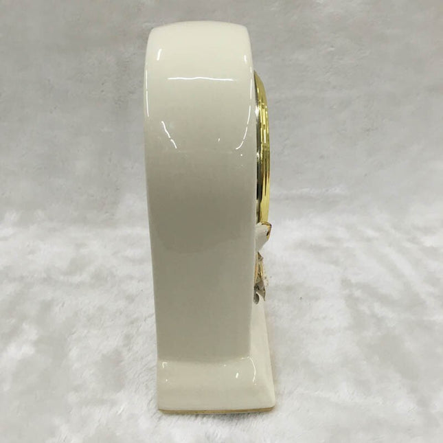 Reloj de sobremesa blanco estilo clásico