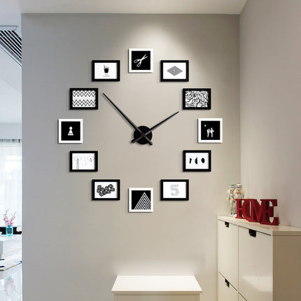 Reloj de pared con marcos de fotos