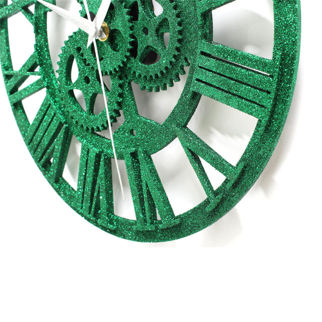 Reloj industrial verde con engranajes visibles