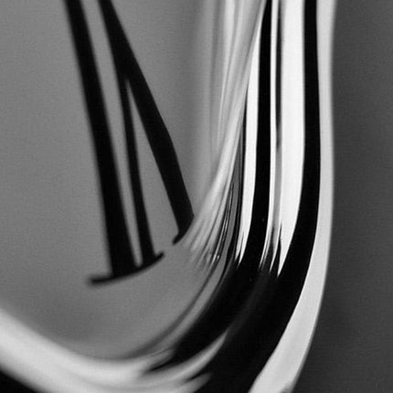 Reloj de sobremesa derretido estilo Dalí