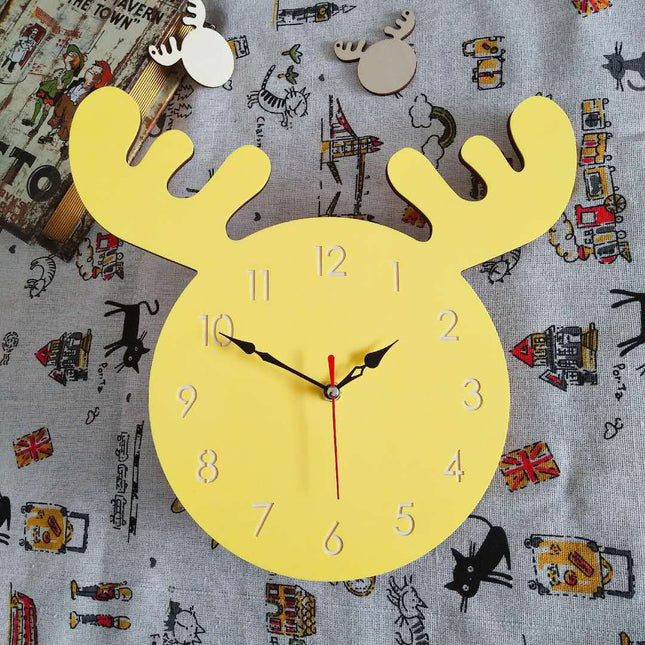 Reloj de pared infantil con cuernos