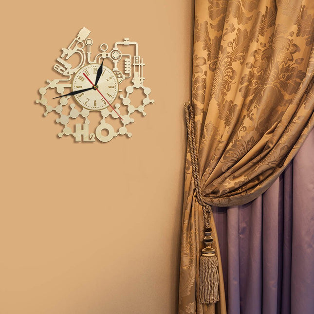 Reloj de pared de madera científico